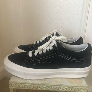 VANS Old Skool Suede  Gray /White Men 5 Women 6.5  Low-Top Skate Sneakers NEW